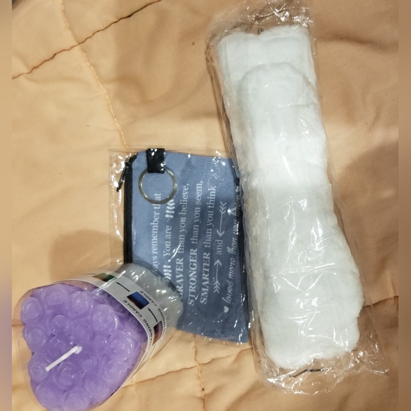 LED Rose Candle, Headband & Keychain Bundle - Picture 3 of 11